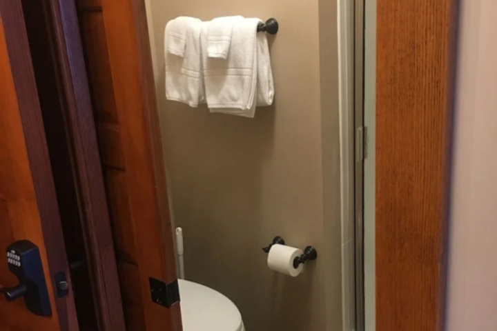 Room 4 of 6