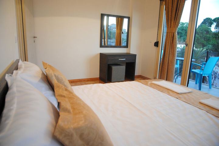 Room 18 of 80