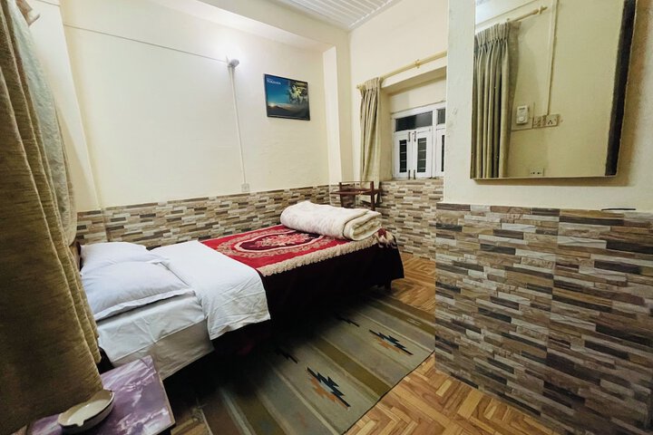 Room 5 of 34