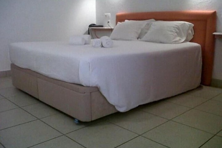 Room 7 of 37