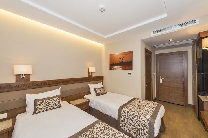 Room 35 of 60