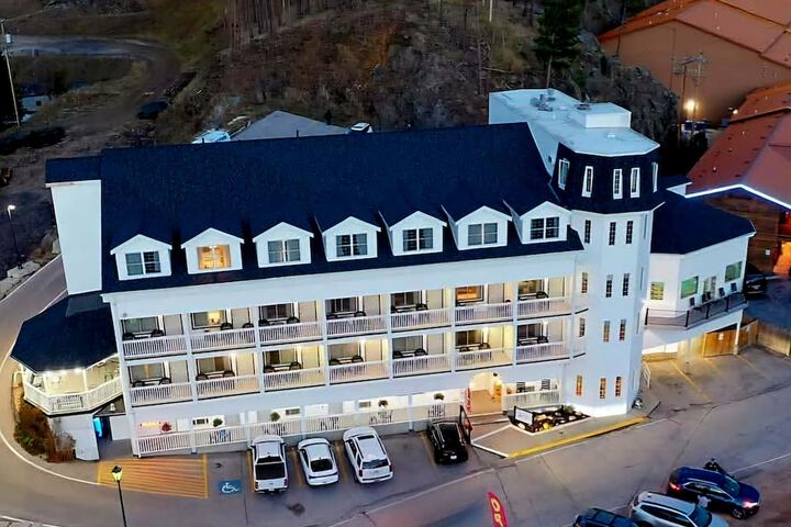 Hotel 75 of 79