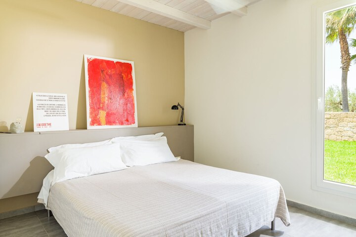 Room 6 of 33