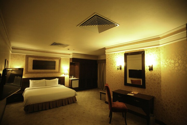 Room 13 of 63