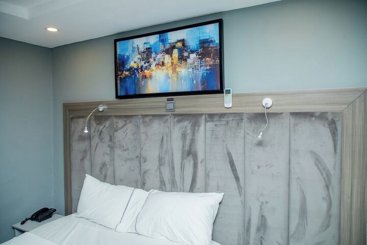 Room 4 of 63
