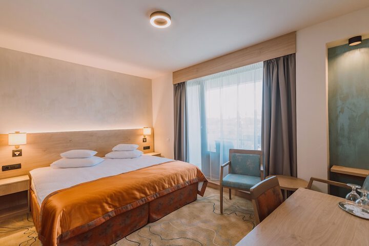 Room 8 of 30