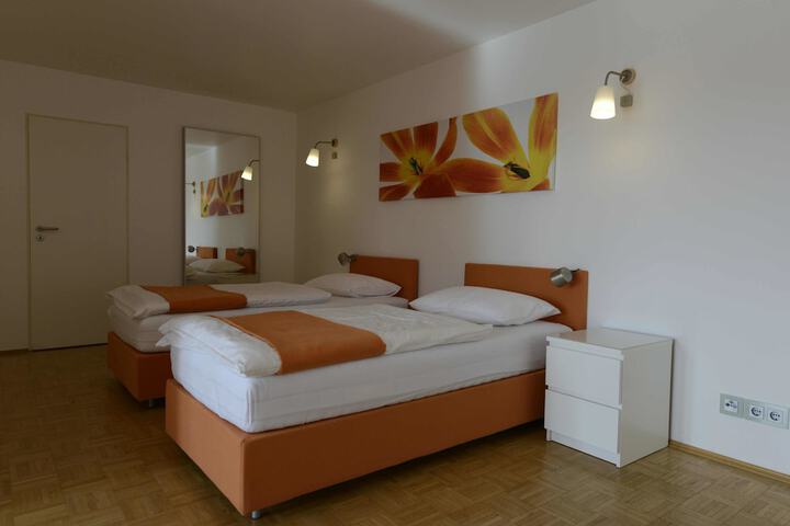Room 4 of 76