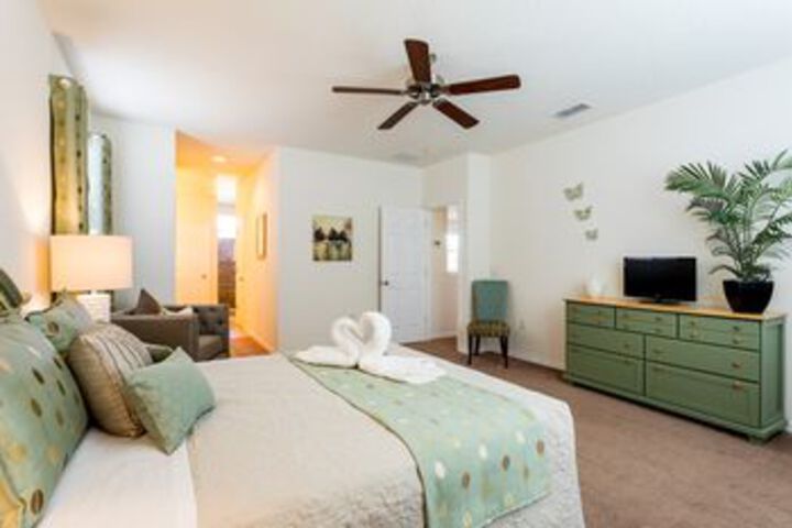 Room 12 of 25