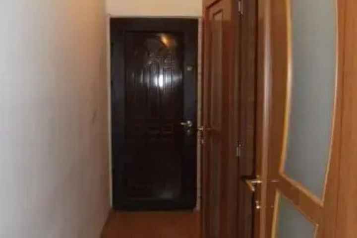 Room 10 of 12