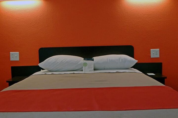 1 King Bed (1 of 2)