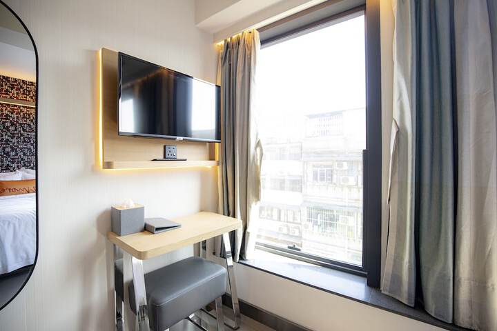 Room 4 of 30