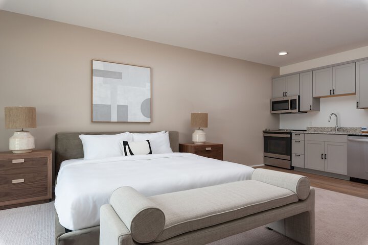 Deluxe Room 1 King Bed Balcony Self Check in with Virtual Front Desk (2 of 36)