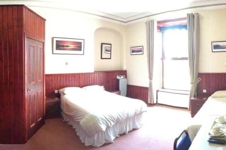 Room 4 of 31