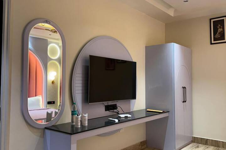 Room 12 of 22