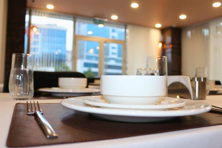 Dining 30 of 38