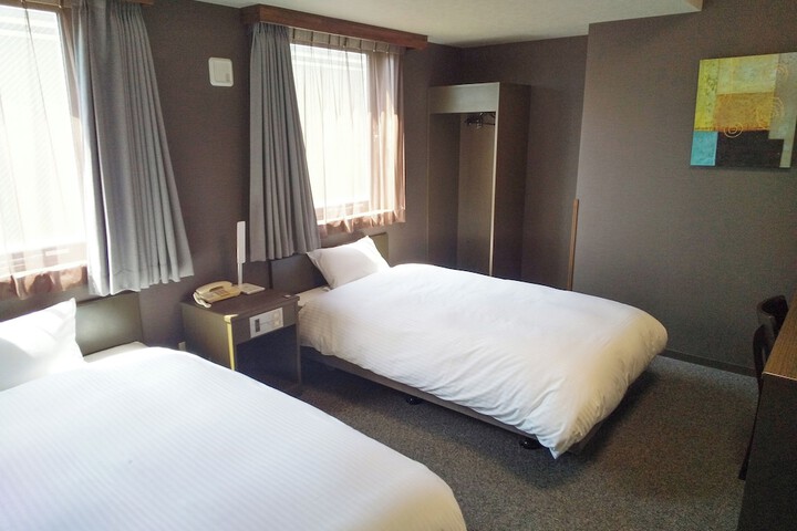 Room 6 of 27