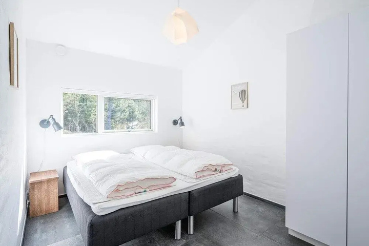 Room 2 of 16