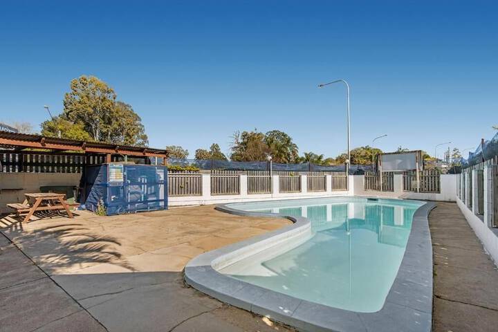 Pool 25 of 29