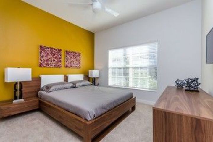 Room 10 of 24