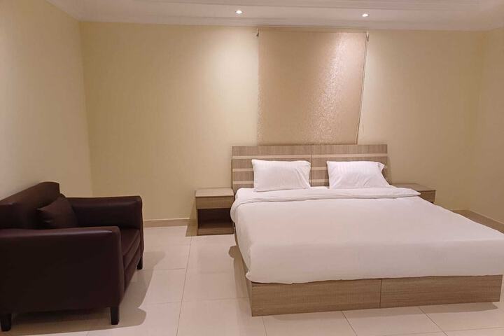 Room 10 of 12