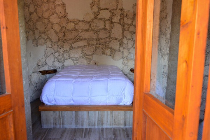 Room 18 of 244