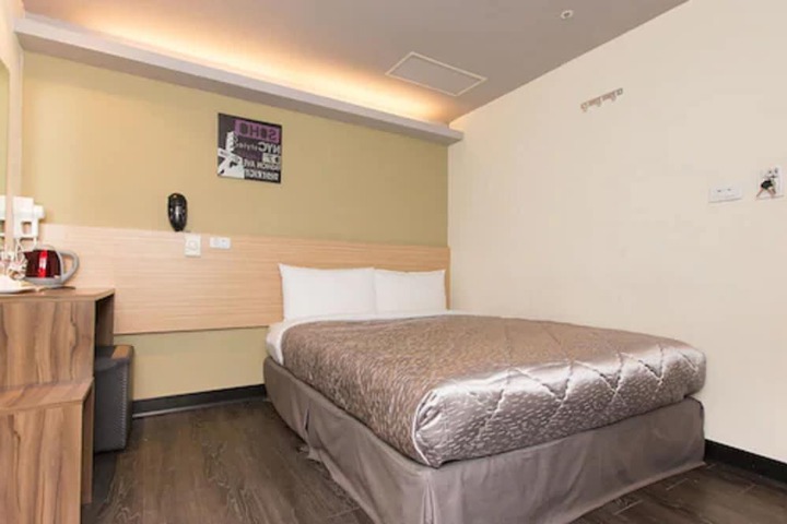 Room 18 of 29