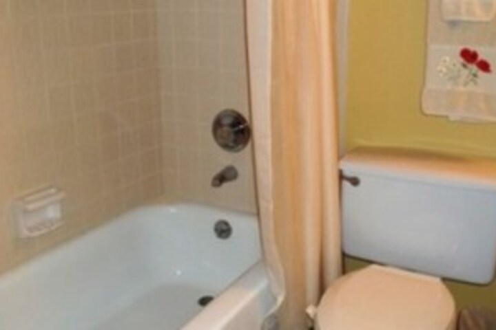 Room 6 of 25