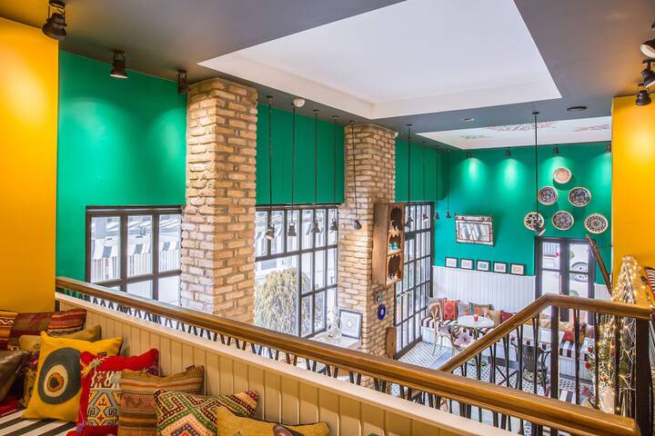 Entrance & Lobby