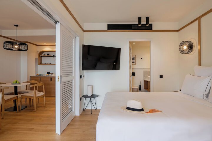 Room 18 of 99