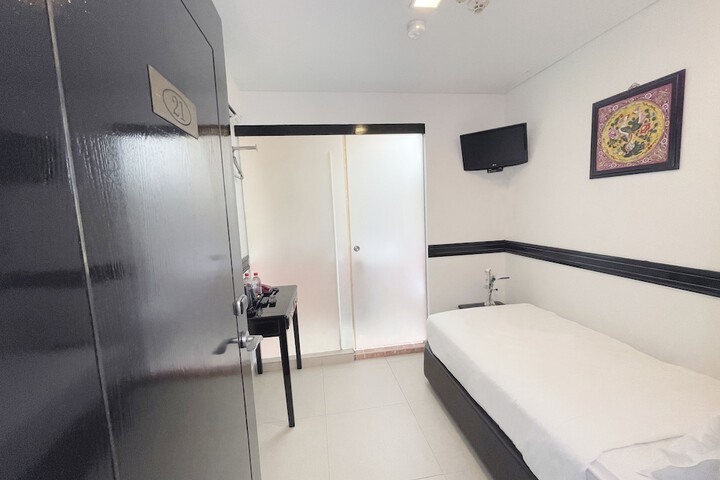 Room 13 of 47