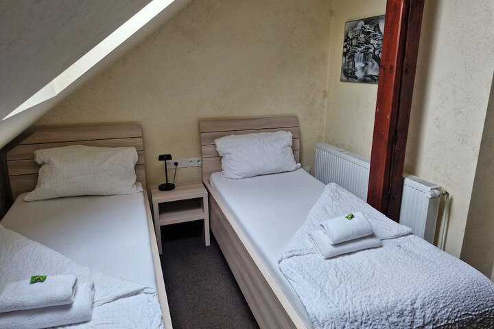 Room 6 of 35