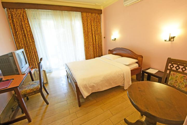 Room 20 of 53