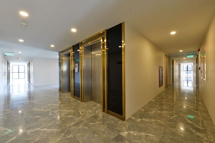 Ballroom/Hall 37 of 43