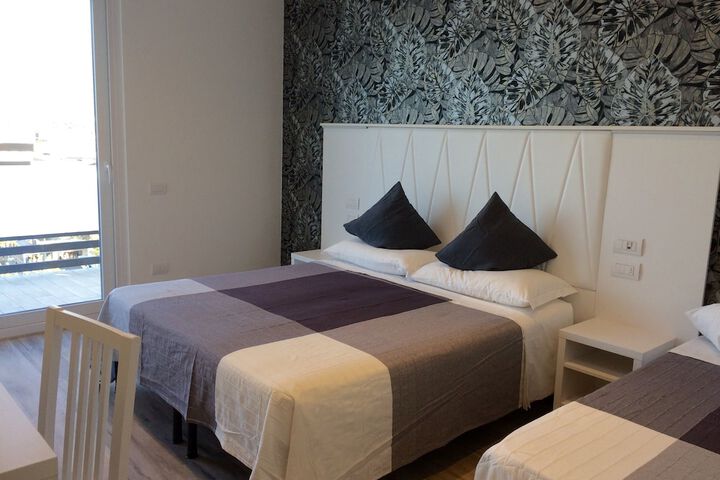 Room 5 of 61