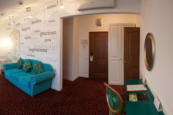 Room 16 of 90