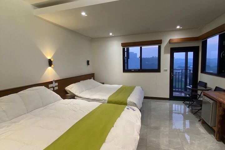 Room 15 of 37