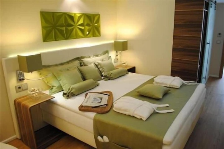 Room 6 of 34