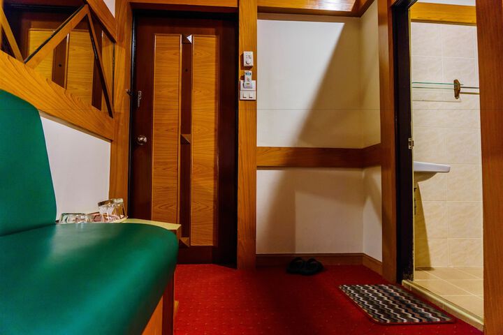 Room 21 of 74