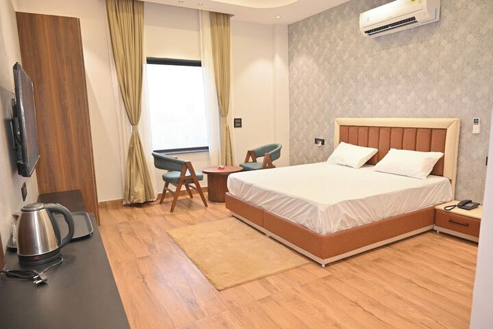 Room 3 of 11
