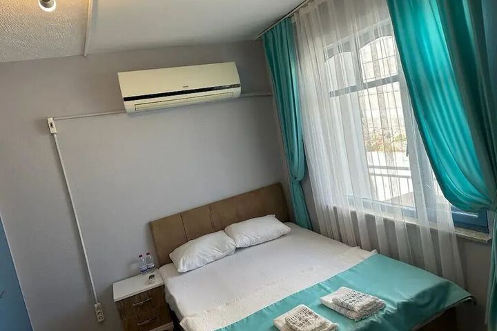 Room 2 of 32