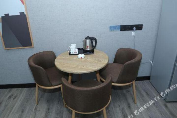 Thank You Hotel (Luohe International Building Materials City)
