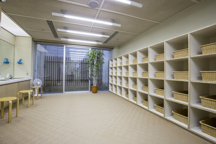 Room 11 of 36