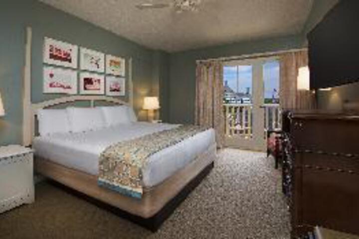 Room 18 of 18
