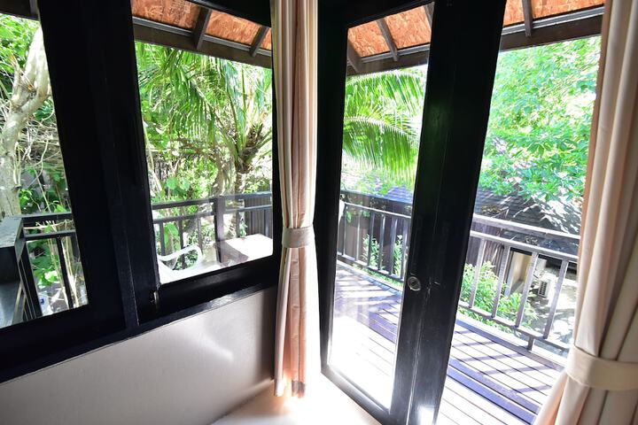Room 27 of 128