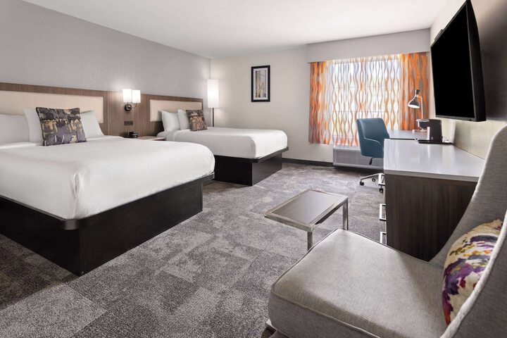 2 Double Beds (24 of 25)