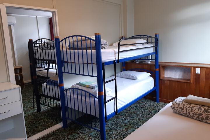 Room 16 of 76