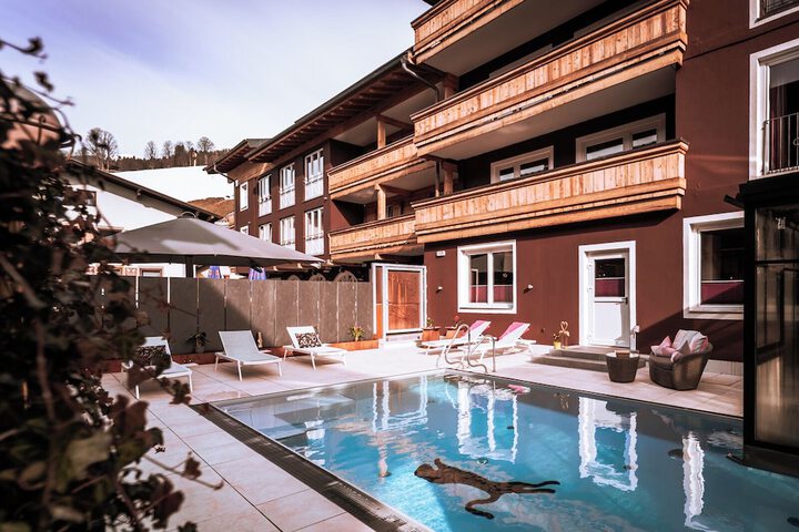 Pool 20 of 67