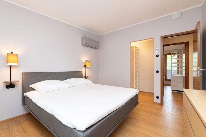 Room 8 of 60