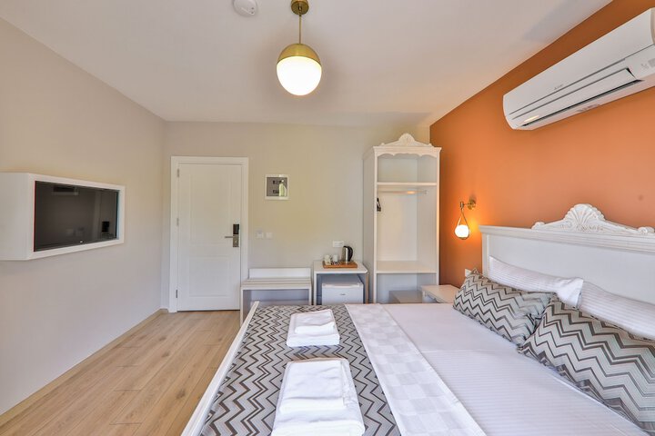 Room 2 of 23