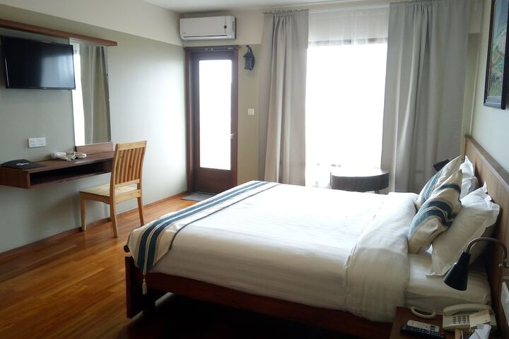 Room 7 of 32